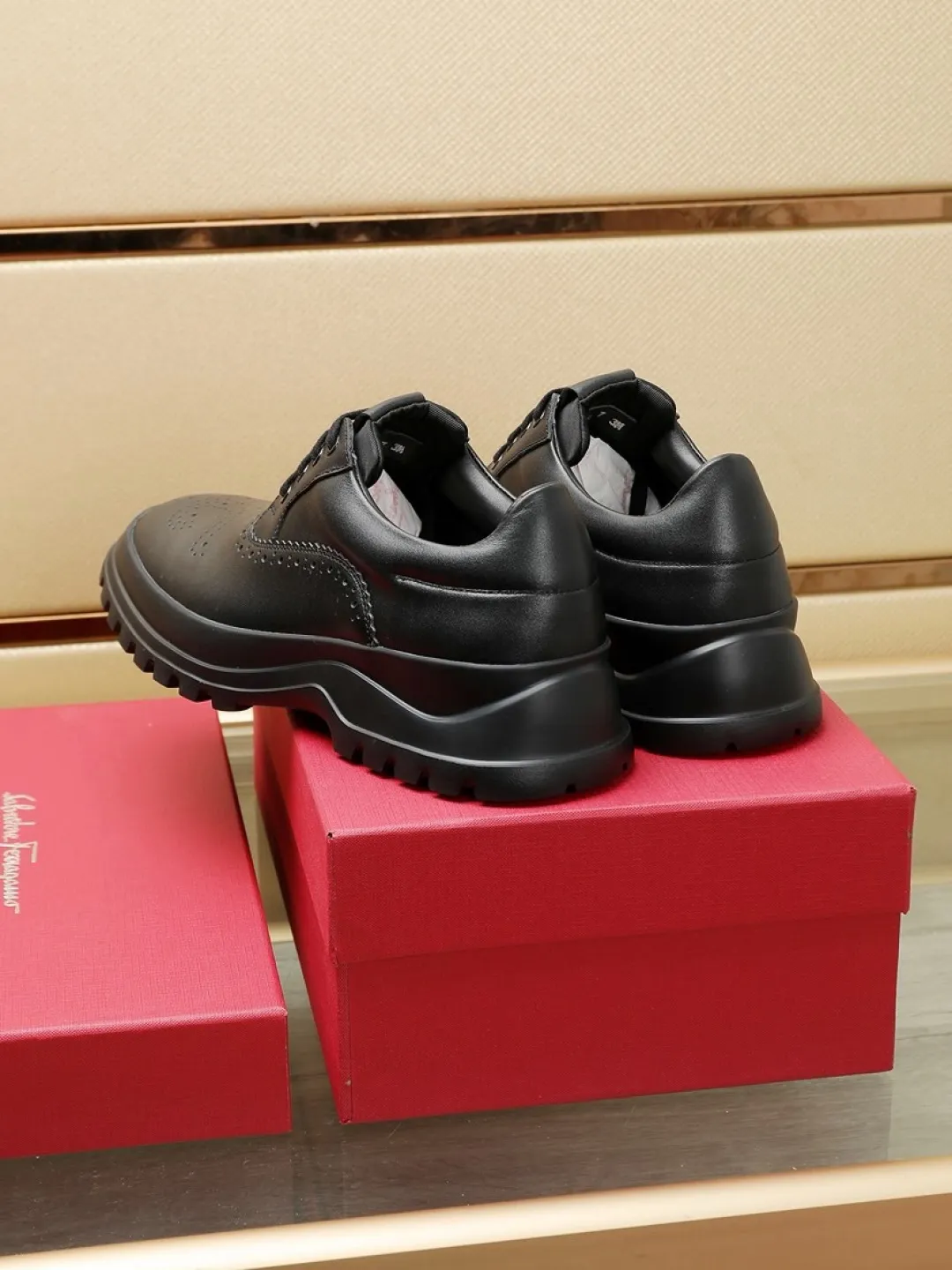 Factory P680💰🔥《Ferragamo》👏Latest•High-end top brand luxury~purchasing agent, top~quality. New fashionable business men's shoes 🔜The uppers are made of original first-layer open-edge beaded cowhide➕cowhide·lining, with fine workmanship. The original stylish and soft combination wear-resistant and non-slip outsole is light and comfortable on the feet. The real thing looks better in real photos. Number of yards: 38--44 (45 and 46 can be customized)